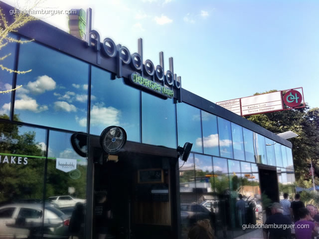 Fachada do Hopdoddy Burger Bar