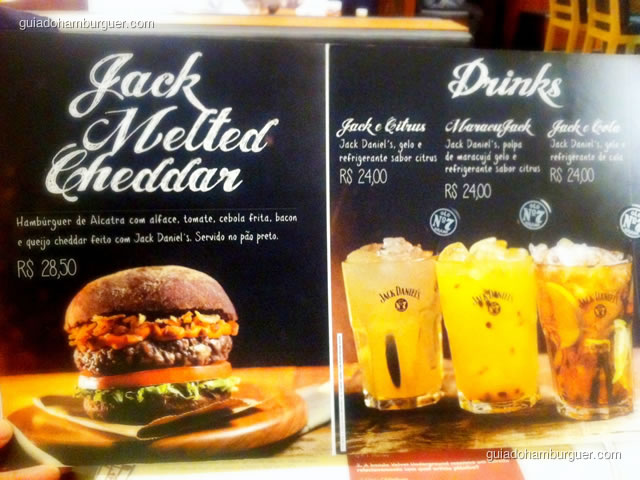 Cardápio com o Jack Melted Cheddar e as bebidas preparadas com Jack Daniel's
