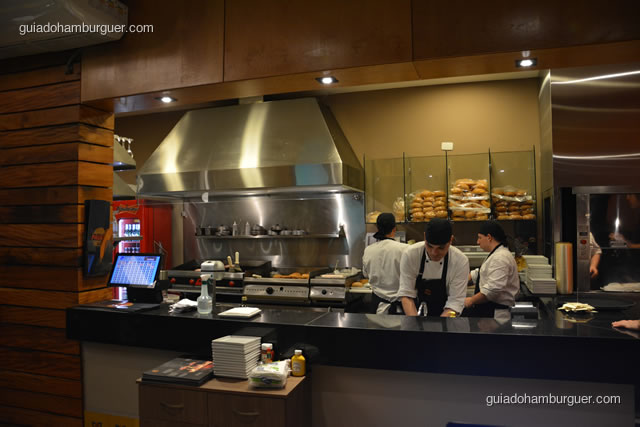 Área de preparação e montagem dos hambúrgueres - Paulista Burger