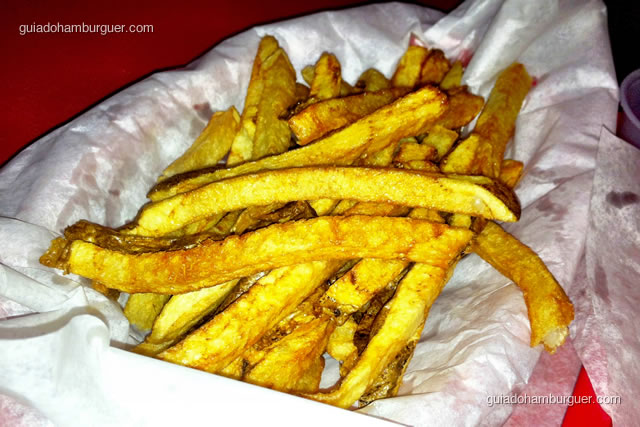 Porção de batatas fritas tradicionais - Hut's Hamburgers