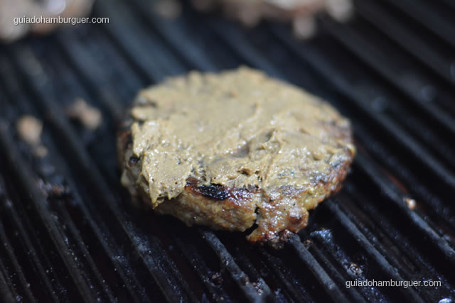 Hambúrguer com o patê de foie - Hamburgueria 162 Express