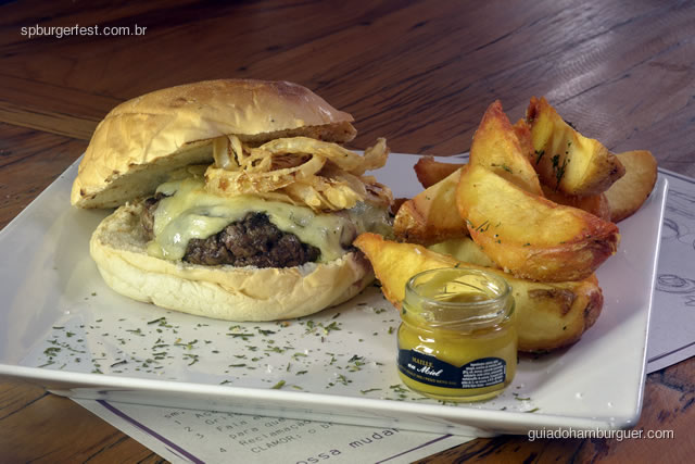 Ribs  burger - Delicioso hambúrguer  com mix de costelinha suína e fraldinha bovina, acompanhado de queijo suíço, crisp de cebola crocante, molho de mel e mostarda e batatas fritas. - SP Burger Fest 3ª edição
