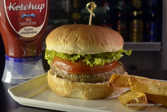 Hambúrguer de Carne de jacaré - Carne de jacaré com queijo prato, cebola caramelizada e pimenta de bode. - SP Burger Fest 3ª edição
