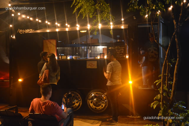 Fachada com um look de trailer - Chez Burger