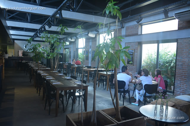 Ambiente com salão amplo - Mangiare Gastronomia