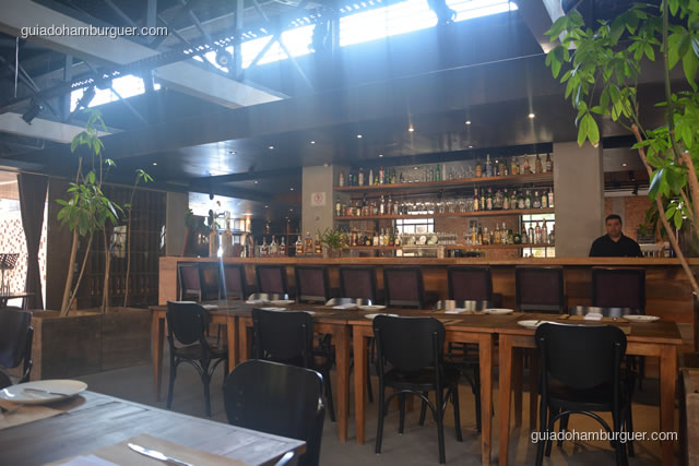 Bar com muitas bebidas - Mangiare Gastronomia