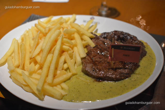 L'Entrecôte do Madero: filet argentino grelhado, servido com molho especial e batatas fritas - Madero Burger & Grill