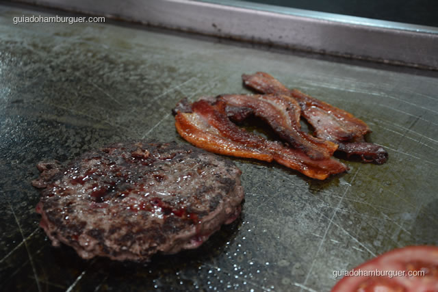 Hambúrguer e bacon prontos - Big X Picanha