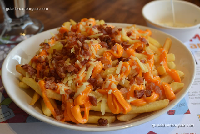 Fritas com cheddar e bacon - Big X Picanha