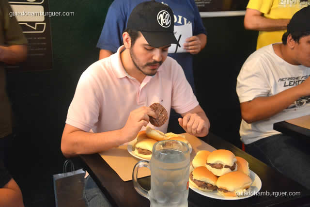 Adotou a mesma estratégia de comer por partes - Torneio Devoradores 162