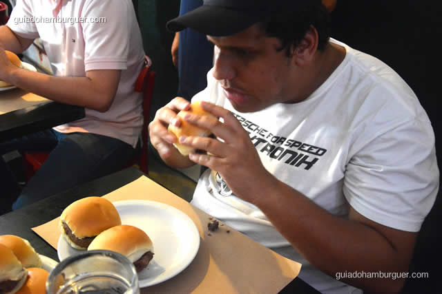 De um em um o prato vai esvaziando - Torneio Devoradores 162
