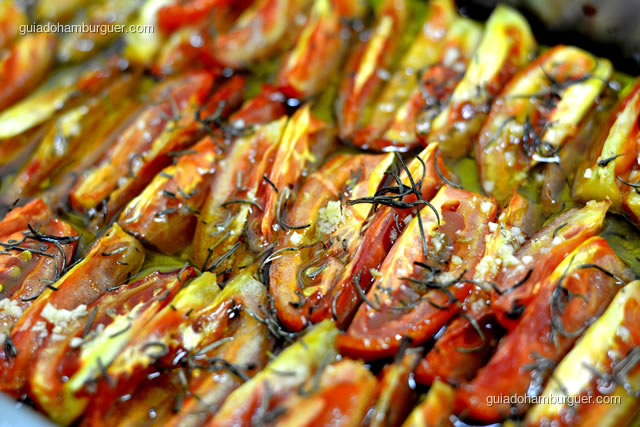 Detalhe dos tomates após 1 hora de forno