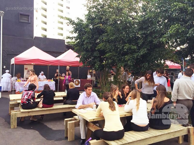 Grande praça de alimentação a céu aberto - Butantan Food Park