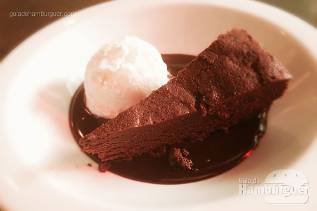 Torta negra com uro sabor de chocolate - Z Dei Sandwich Shop