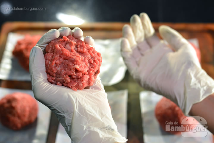 batendo o hambúrguer - Receita hamburguer perfeito caseiro e profissional