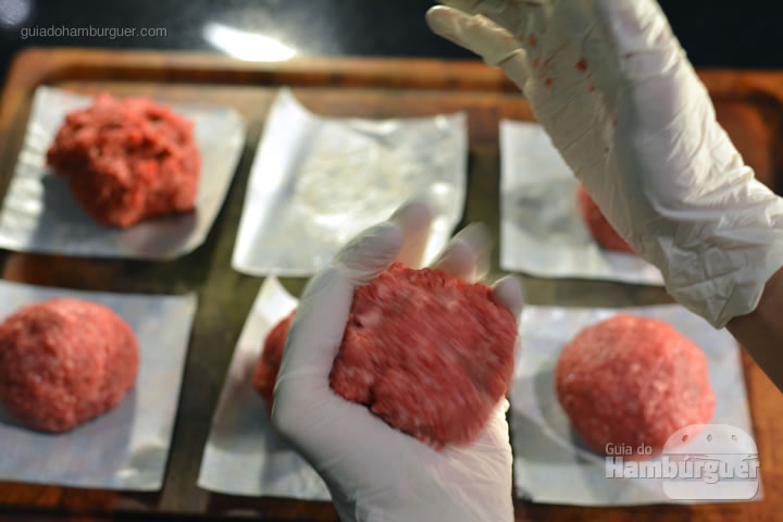 Batendo o hambúrguer - Receita hamburguer perfeito caseiro e profissional