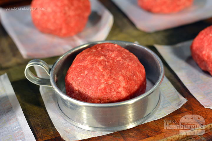 Aro de ovo ao redor da bola - Receita hamburguer perfeito caseiro e profissional