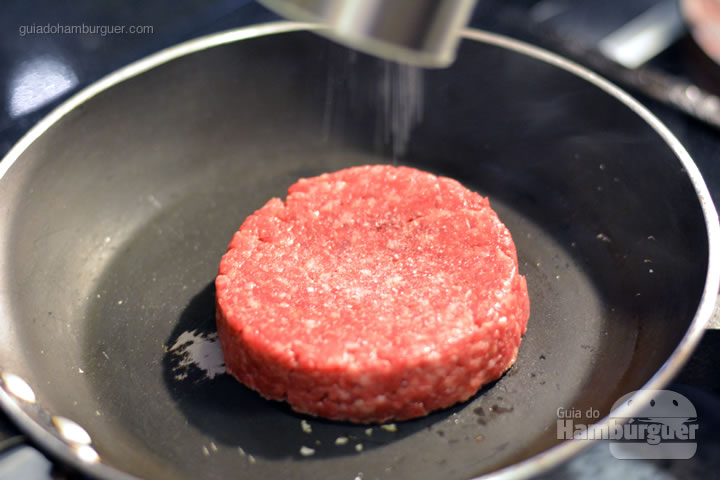 Coloque o sal por cima -  - Receita hamburguer perfeito caseiro e profissional
