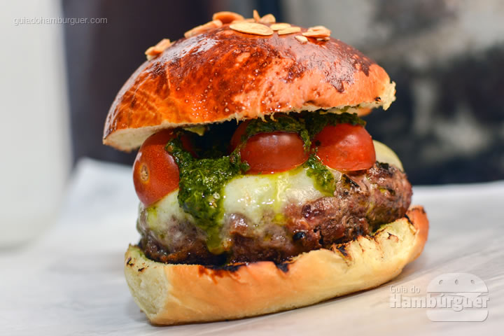 Hambúrguer Caprese - Receita de hambúrguer caprese do Burger Table