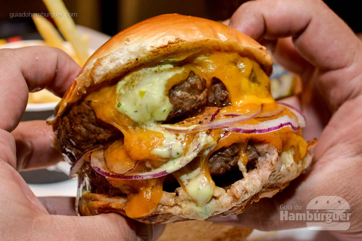 Muita carne e queijo - Black Trunk