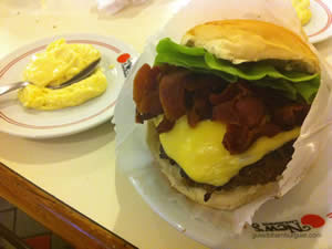 New`s Burger: cheese salada (x-salada) bacon de 180g