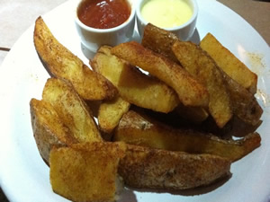 batatas 162 (fatias grossas de fritas com casca, coberta de pápricas doce e picante  - Hamburgueria 162