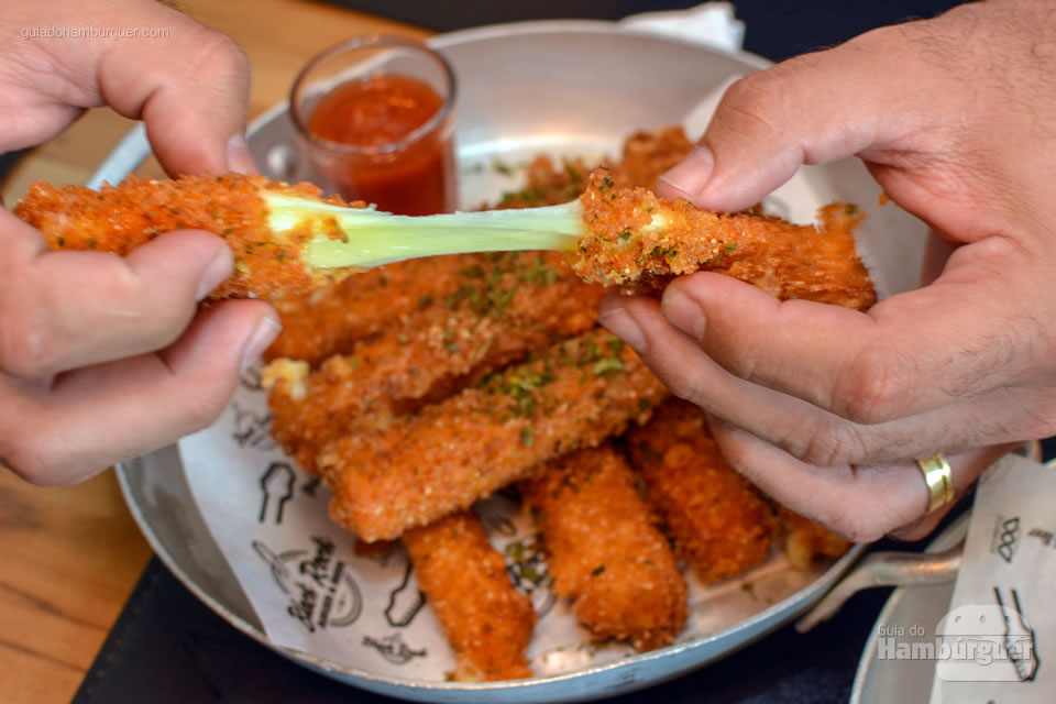 Sticks de Muçarela - Black Rock Burger Beer