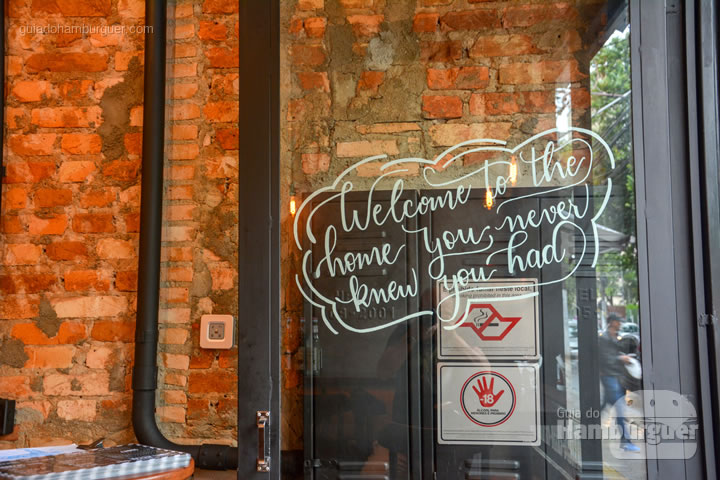 Entrada - Between Buns