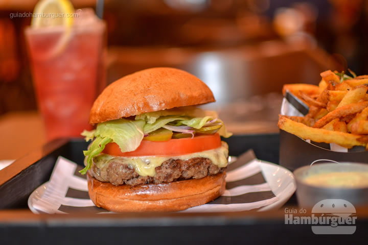 House Burger, o cheese salada da casa - Between Buns
