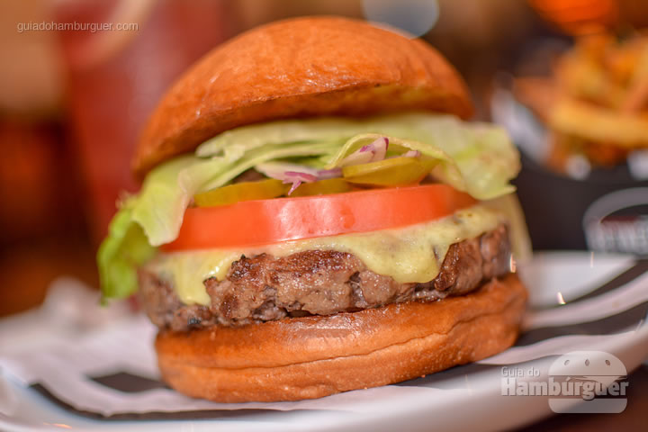 House Burger - Between Buns