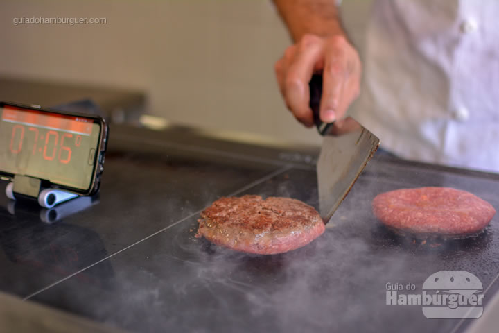 Hambúrguer selado corretamente - Chapa para hambúrguer vitrocerâmica Plana da Evo Pro