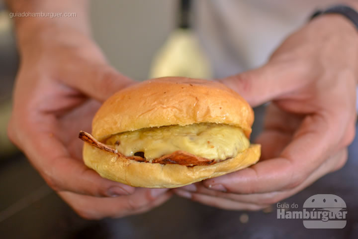 Pão, carne e queijo - Chapa para hambúrguer vitrocerâmica Plana da Evo Pro