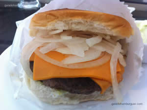 Picanha Burger (180g) com cheddar, cebola e maionese à parte - Nations Burgers & Salads